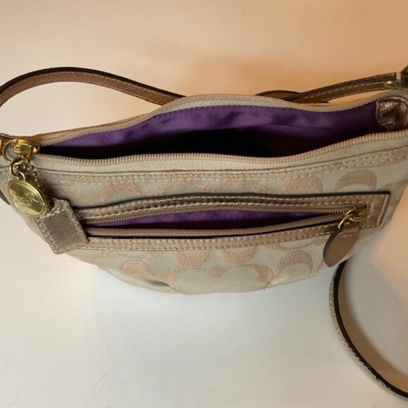 Vintage COACH Signature Small Purse. Pristine Condition. - Picture 4 of 5